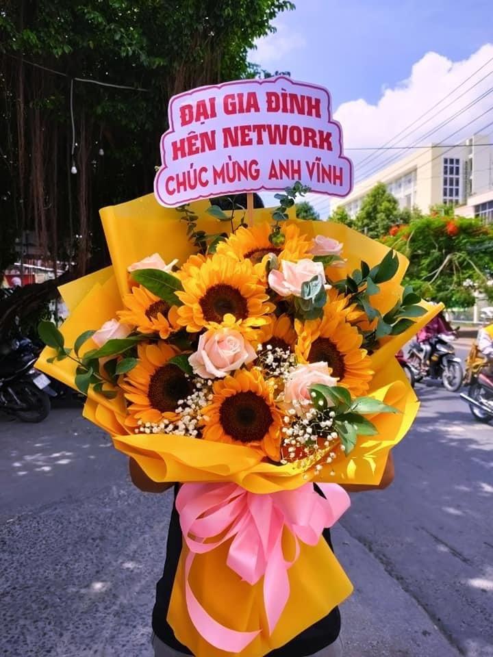 đặt bó hoa bình tân